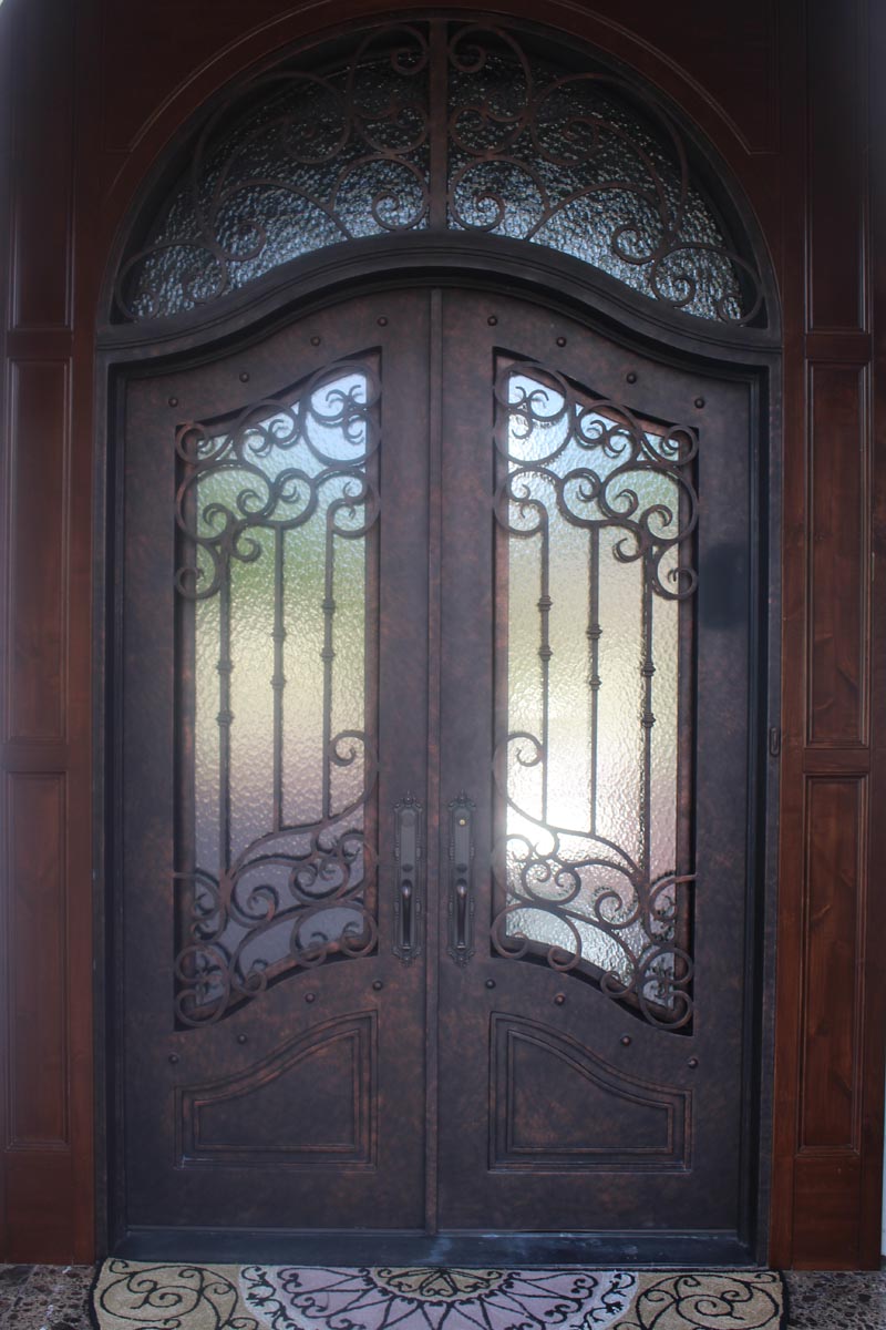 3 Tips for Maintaining the Historical Image of Your Home with a New Door
